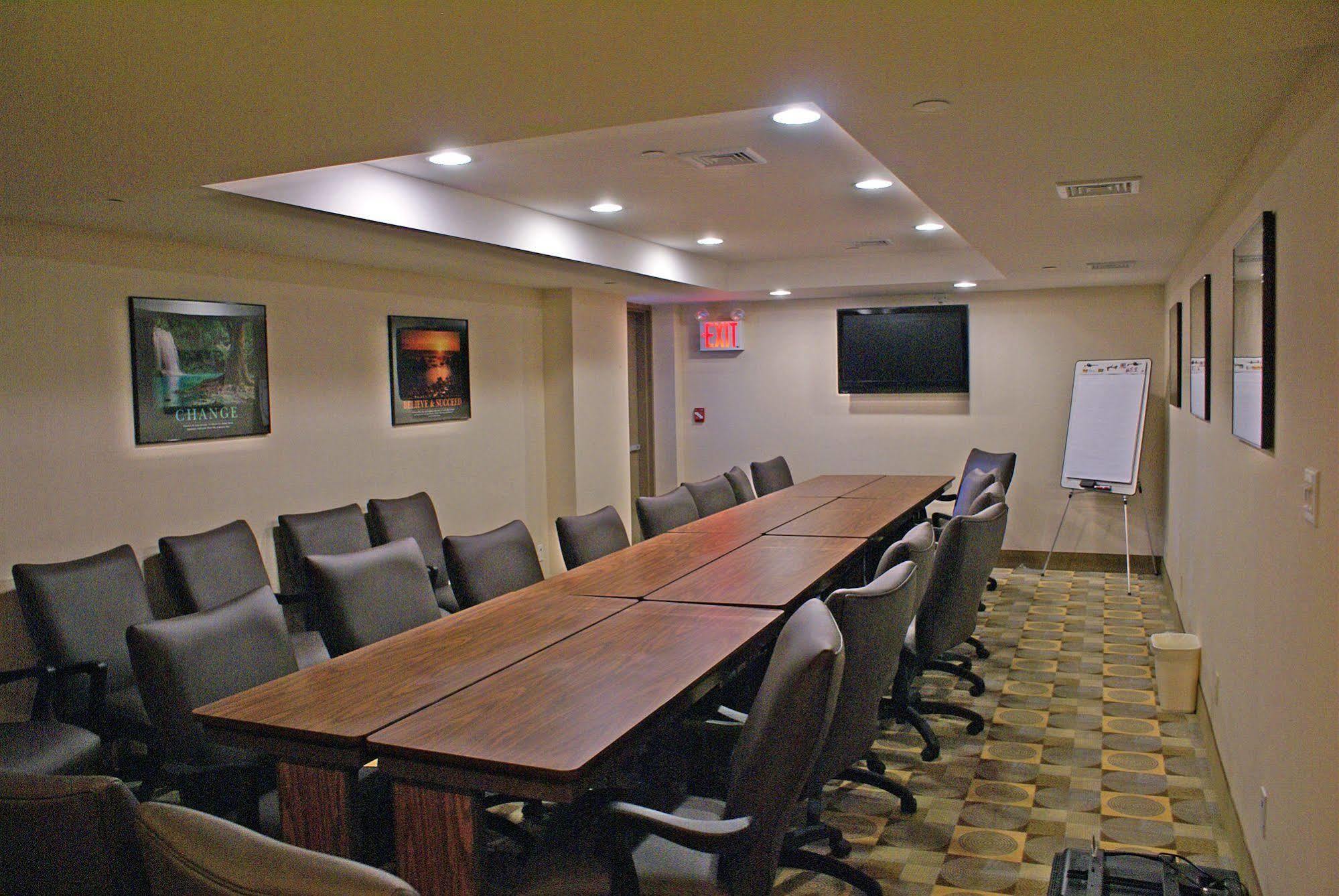 Hotel Express Maspeth By Ihg Nueva York